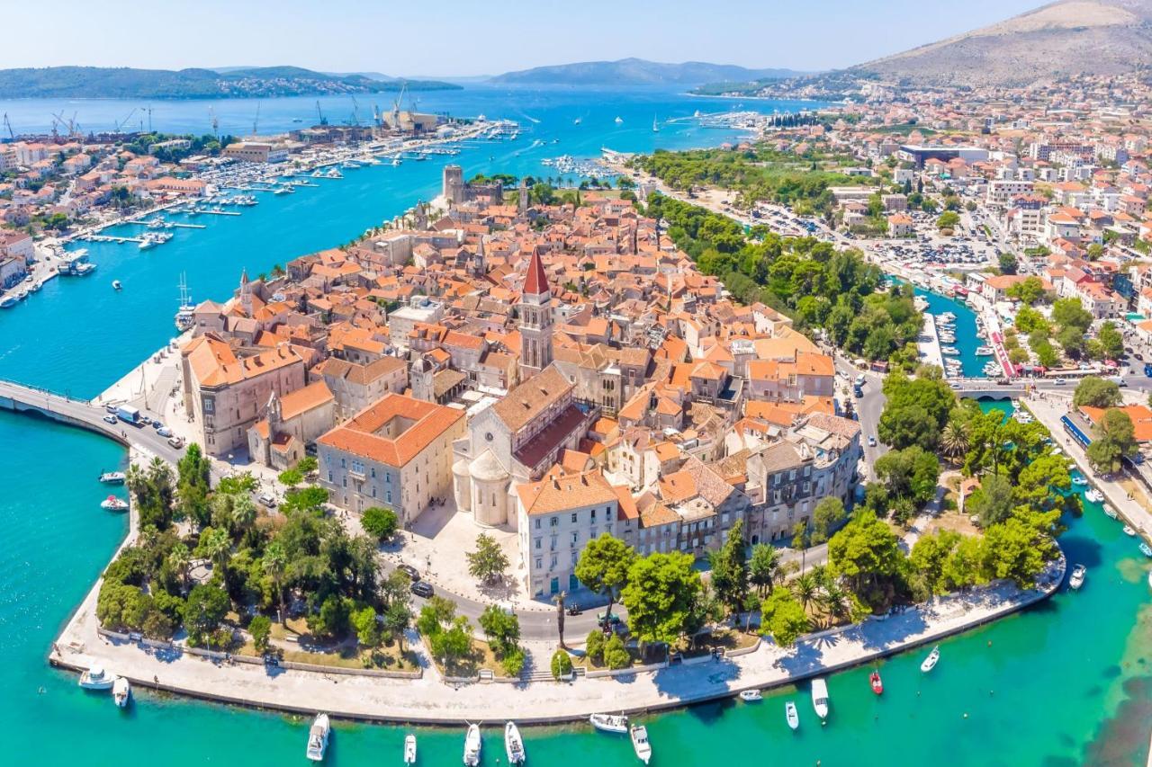 Island Resort Mihaela - Happy Rentals Trogir Dış mekan fotoğraf