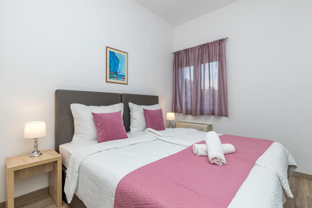 Island Resort Mihaela - Happy Rentals Trogir Dış mekan fotoğraf