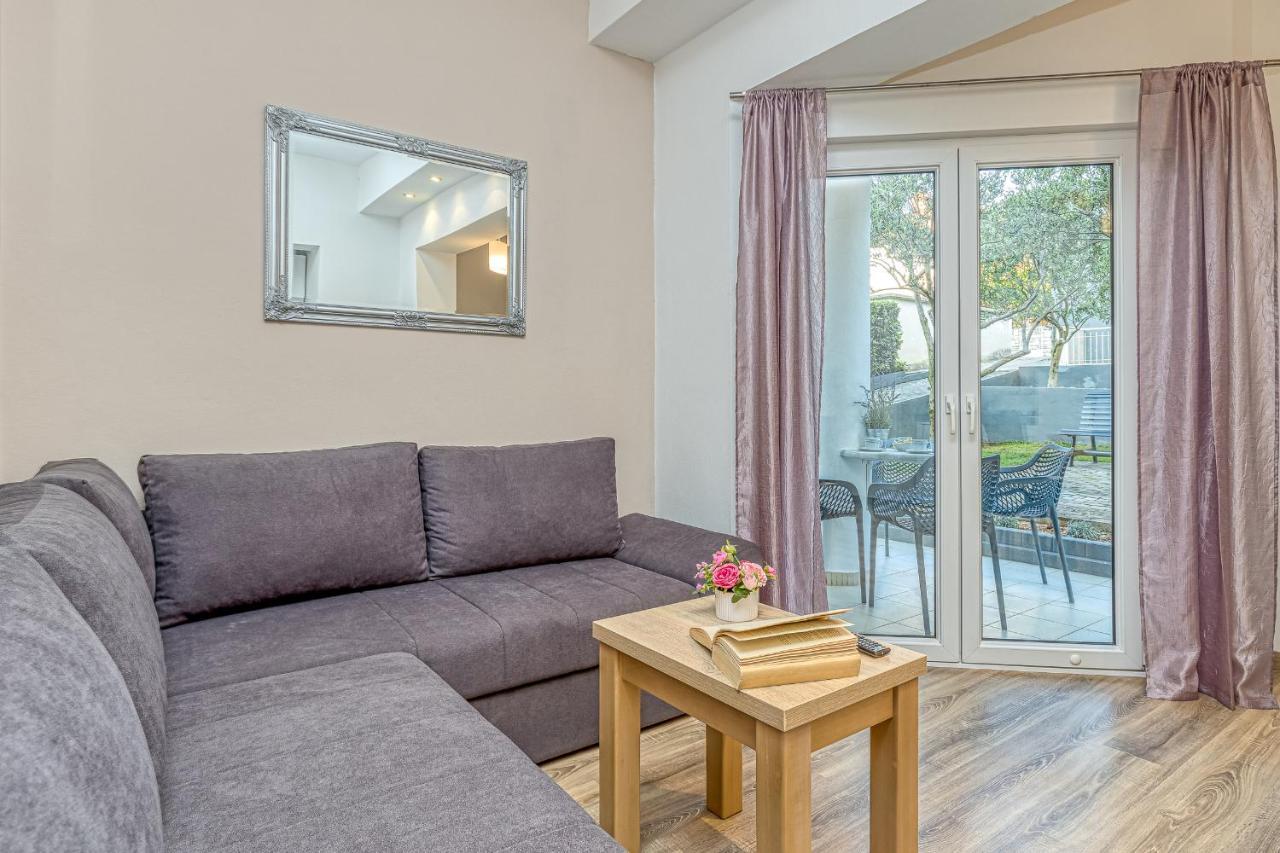 Island Resort Mihaela - Happy Rentals Trogir Dış mekan fotoğraf