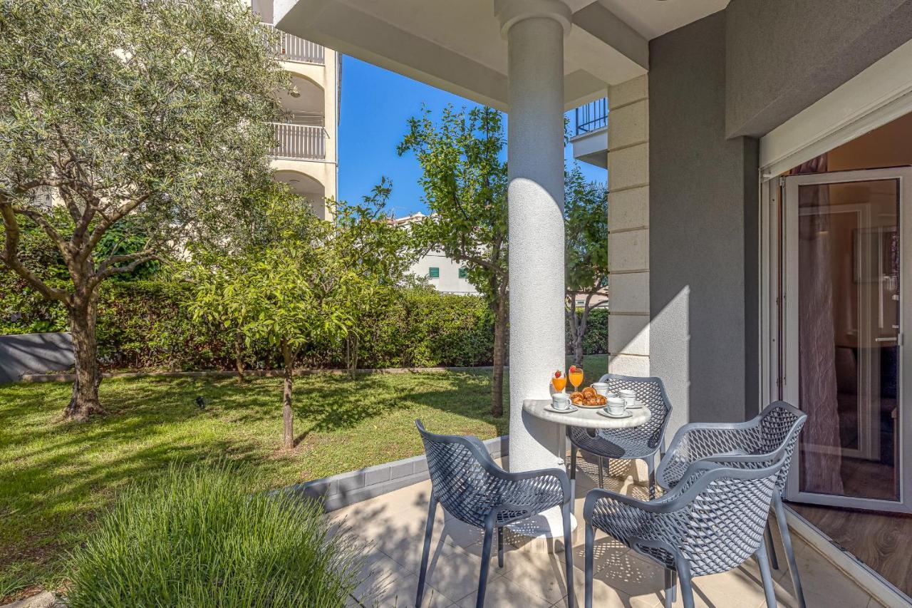 Island Resort Mihaela - Happy Rentals Trogir Dış mekan fotoğraf