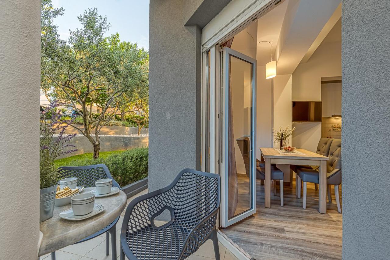 Island Resort Mihaela - Happy Rentals Trogir Dış mekan fotoğraf