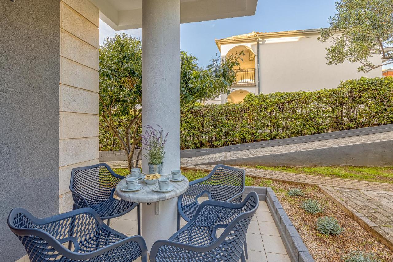 Island Resort Mihaela - Happy Rentals Trogir Dış mekan fotoğraf