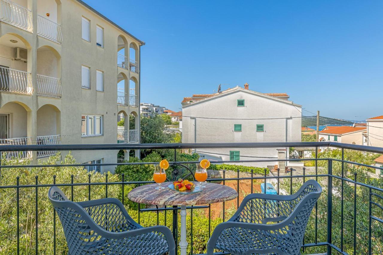 Island Resort Mihaela - Happy Rentals Trogir Dış mekan fotoğraf