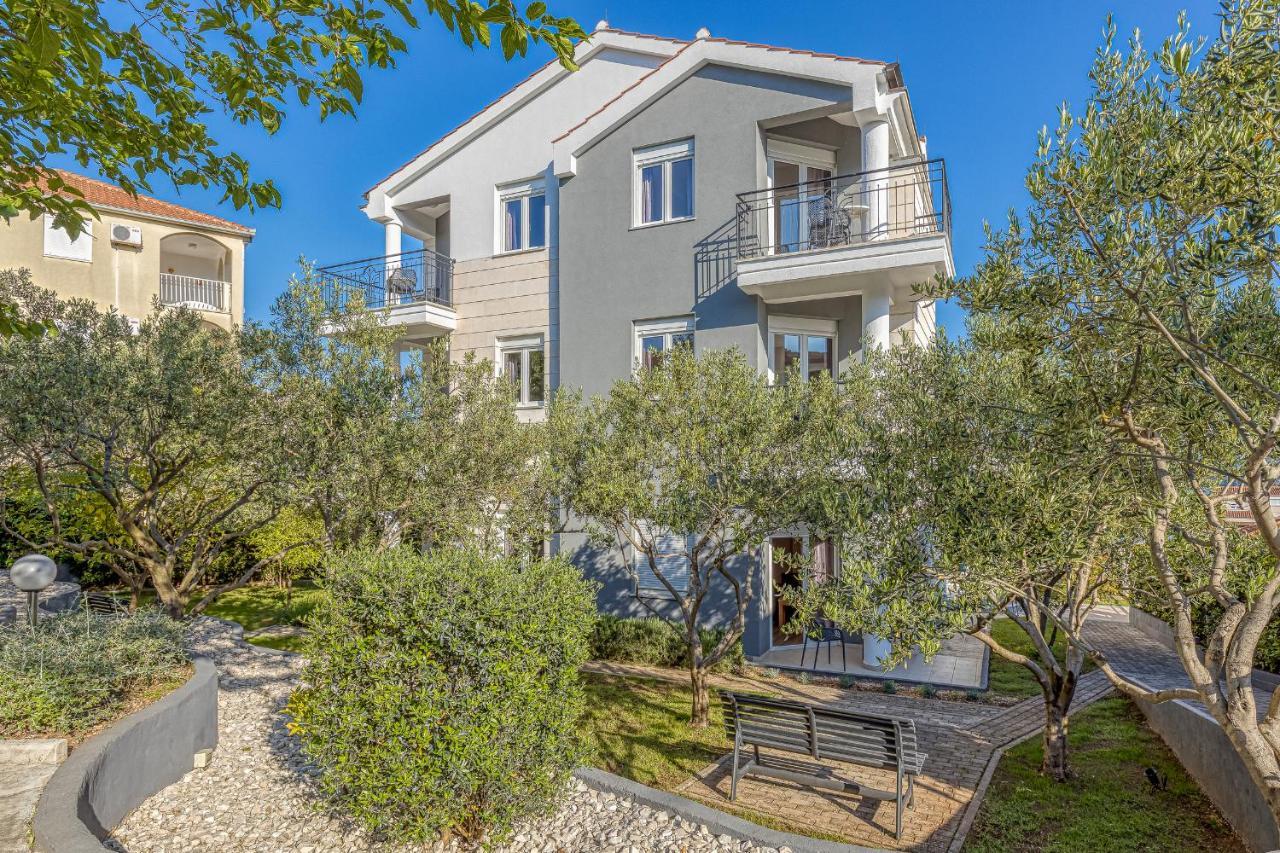 Island Resort Mihaela - Happy Rentals Trogir Dış mekan fotoğraf