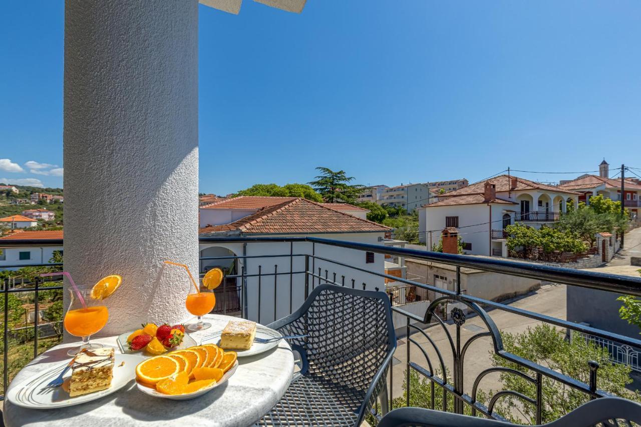Island Resort Mihaela - Happy Rentals Trogir Dış mekan fotoğraf