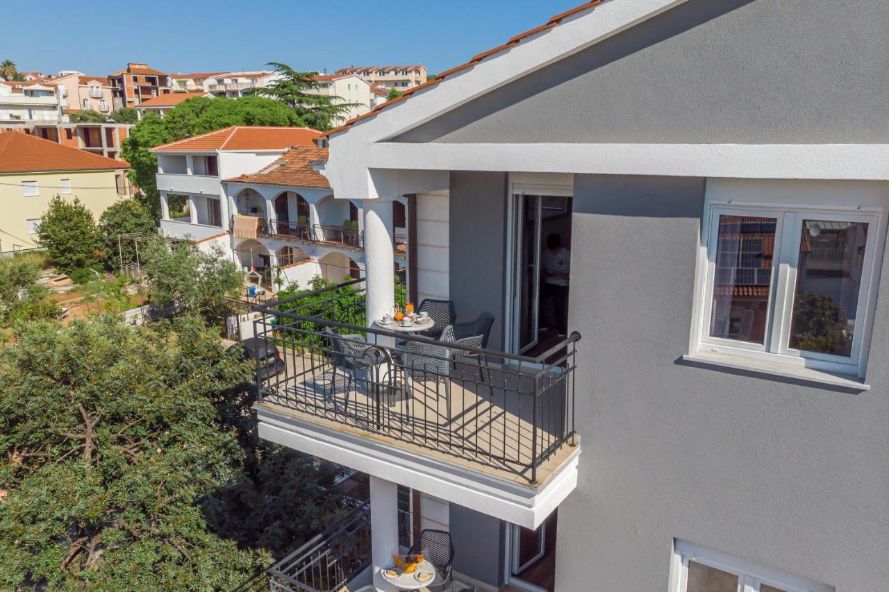 Island Resort Mihaela - Happy Rentals Trogir Dış mekan fotoğraf