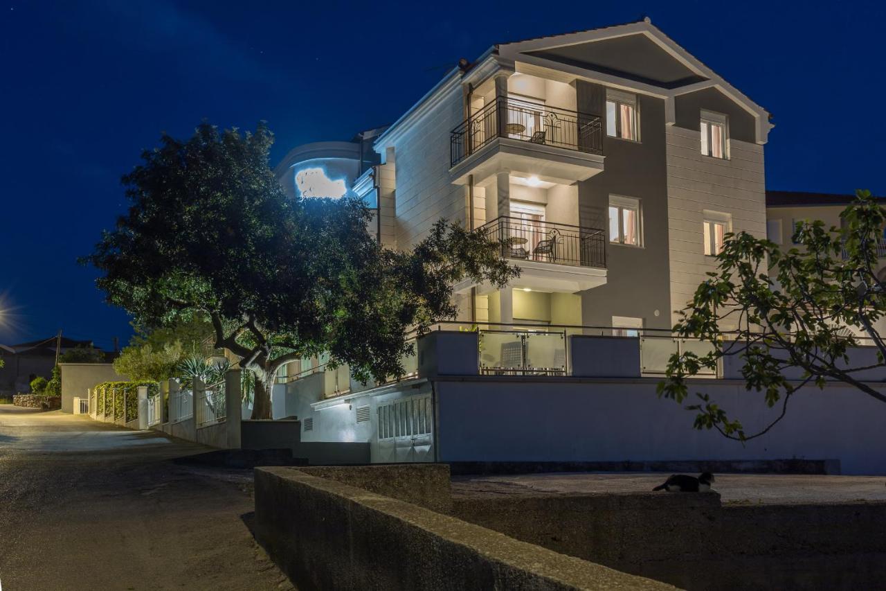 Island Resort Mihaela - Happy Rentals Trogir Dış mekan fotoğraf