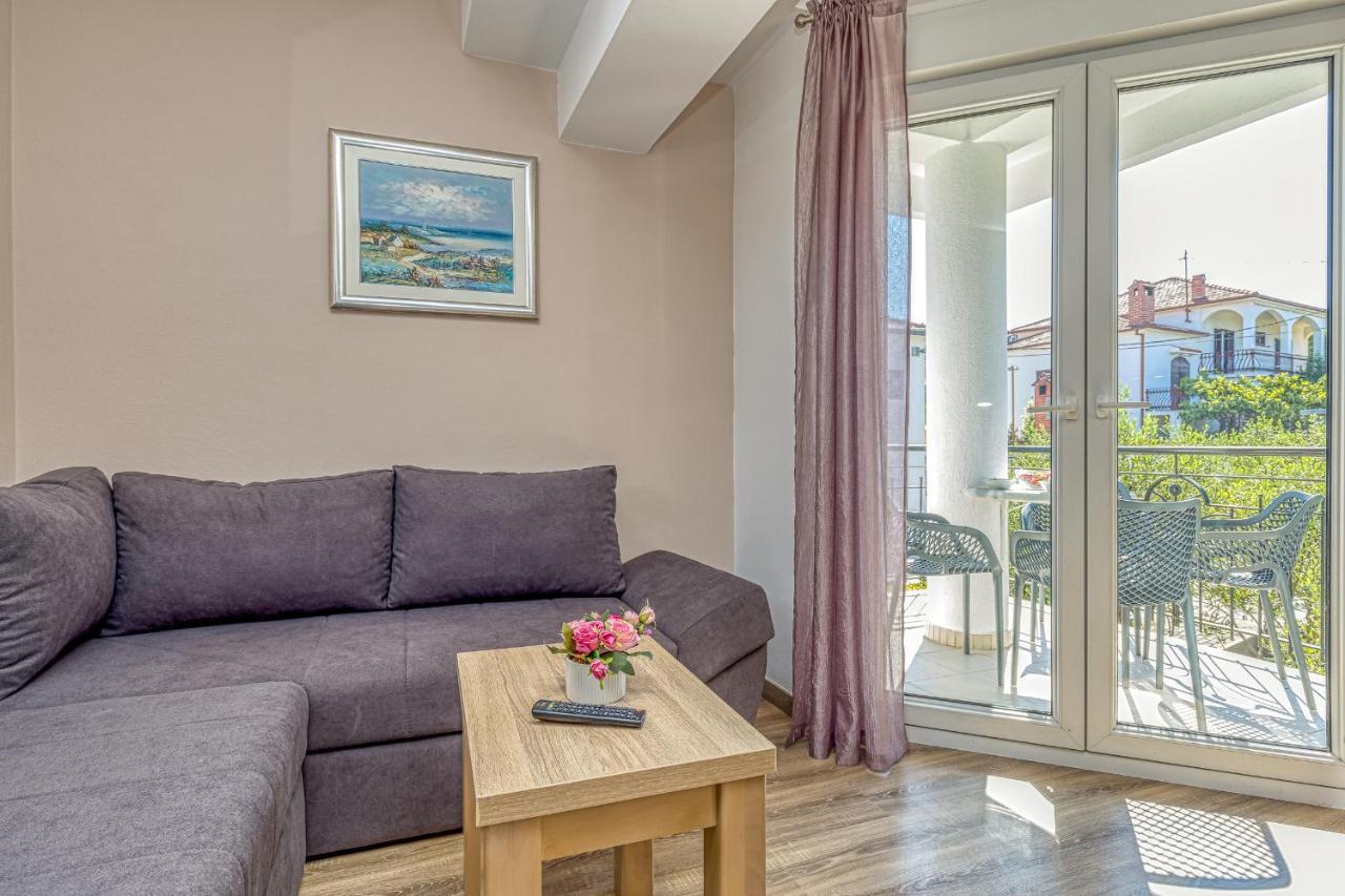 Island Resort Mihaela - Happy Rentals Trogir Dış mekan fotoğraf