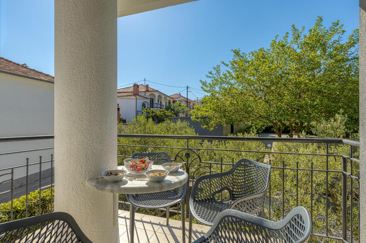 Island Resort Mihaela - Happy Rentals Trogir Dış mekan fotoğraf