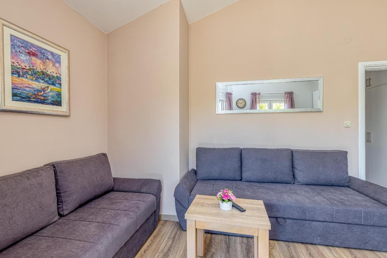 Island Resort Mihaela - Happy Rentals Trogir Dış mekan fotoğraf