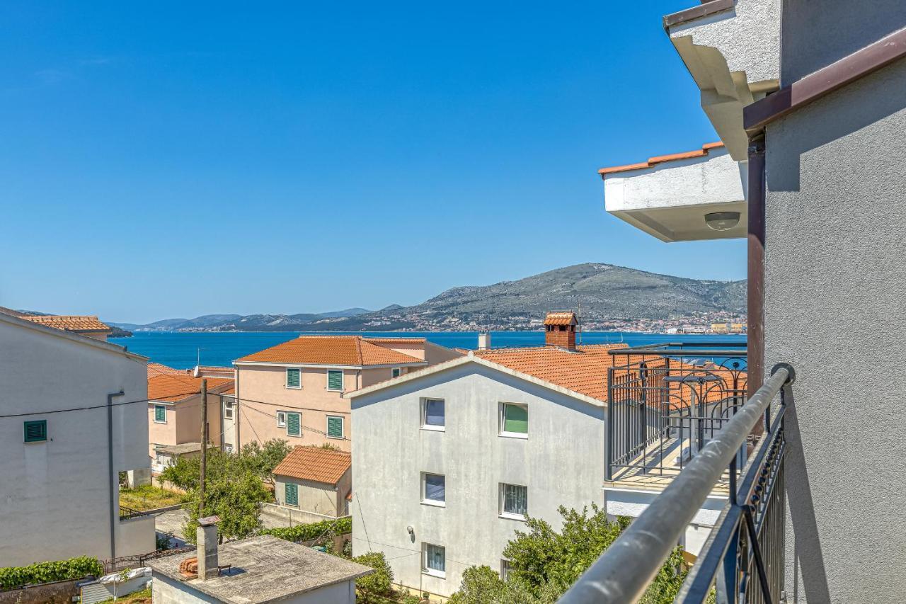 Island Resort Mihaela - Happy Rentals Trogir Dış mekan fotoğraf