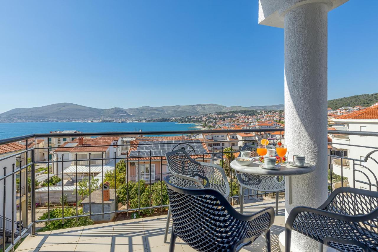 Island Resort Mihaela - Happy Rentals Trogir Dış mekan fotoğraf