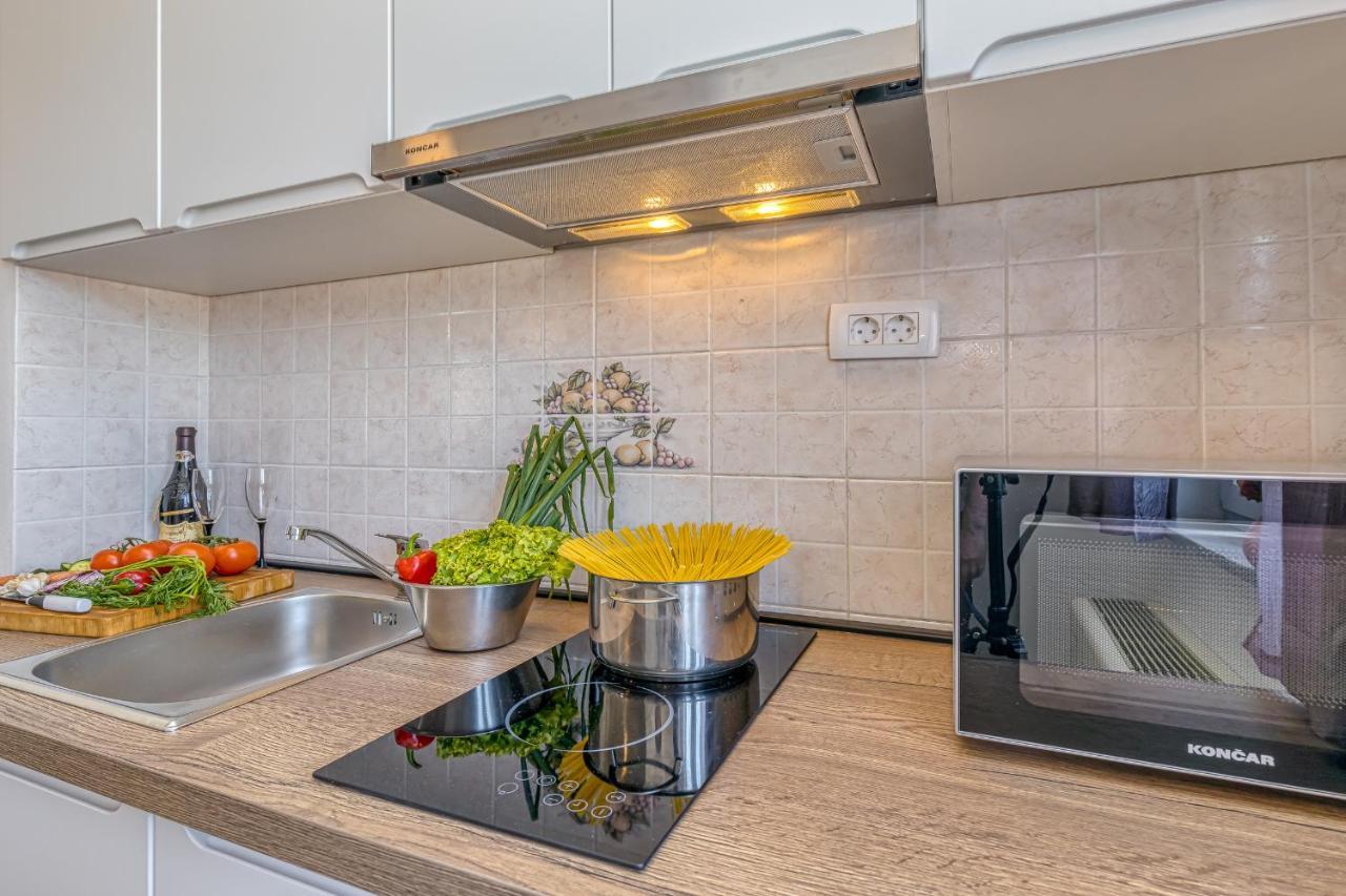 Island Resort Mihaela - Happy Rentals Trogir Dış mekan fotoğraf