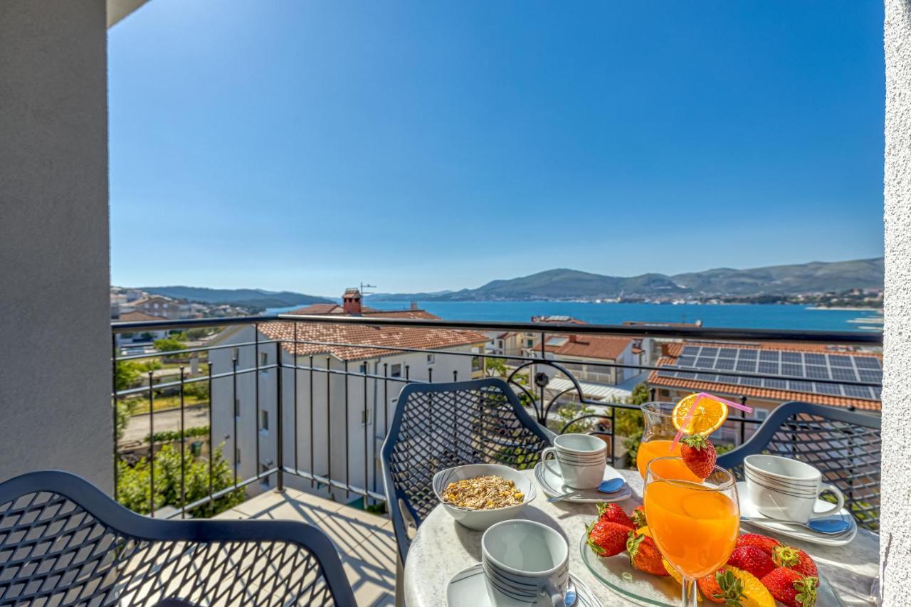 Island Resort Mihaela - Happy Rentals Trogir Dış mekan fotoğraf