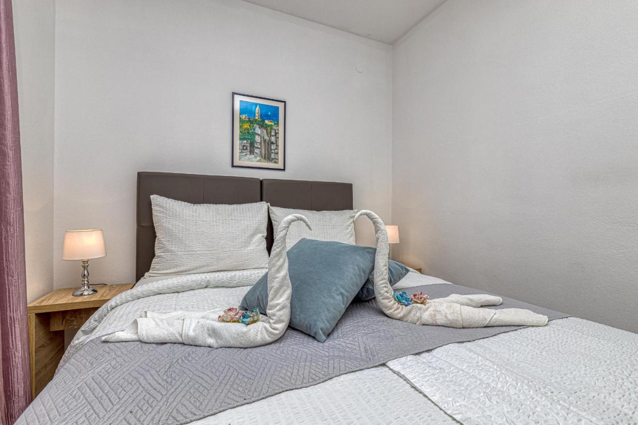 Island Resort Mihaela - Happy Rentals Trogir Dış mekan fotoğraf