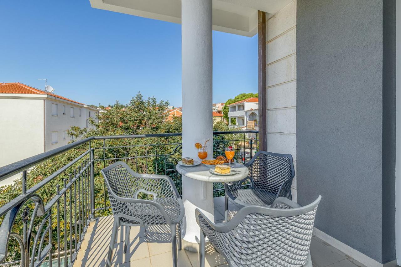 Island Resort Mihaela - Happy Rentals Trogir Dış mekan fotoğraf