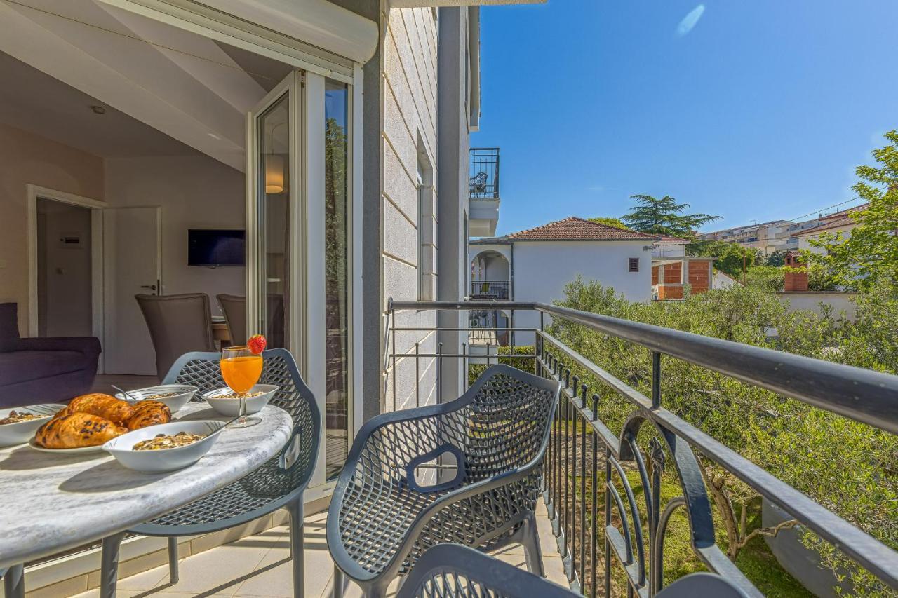 Island Resort Mihaela - Happy Rentals Trogir Dış mekan fotoğraf