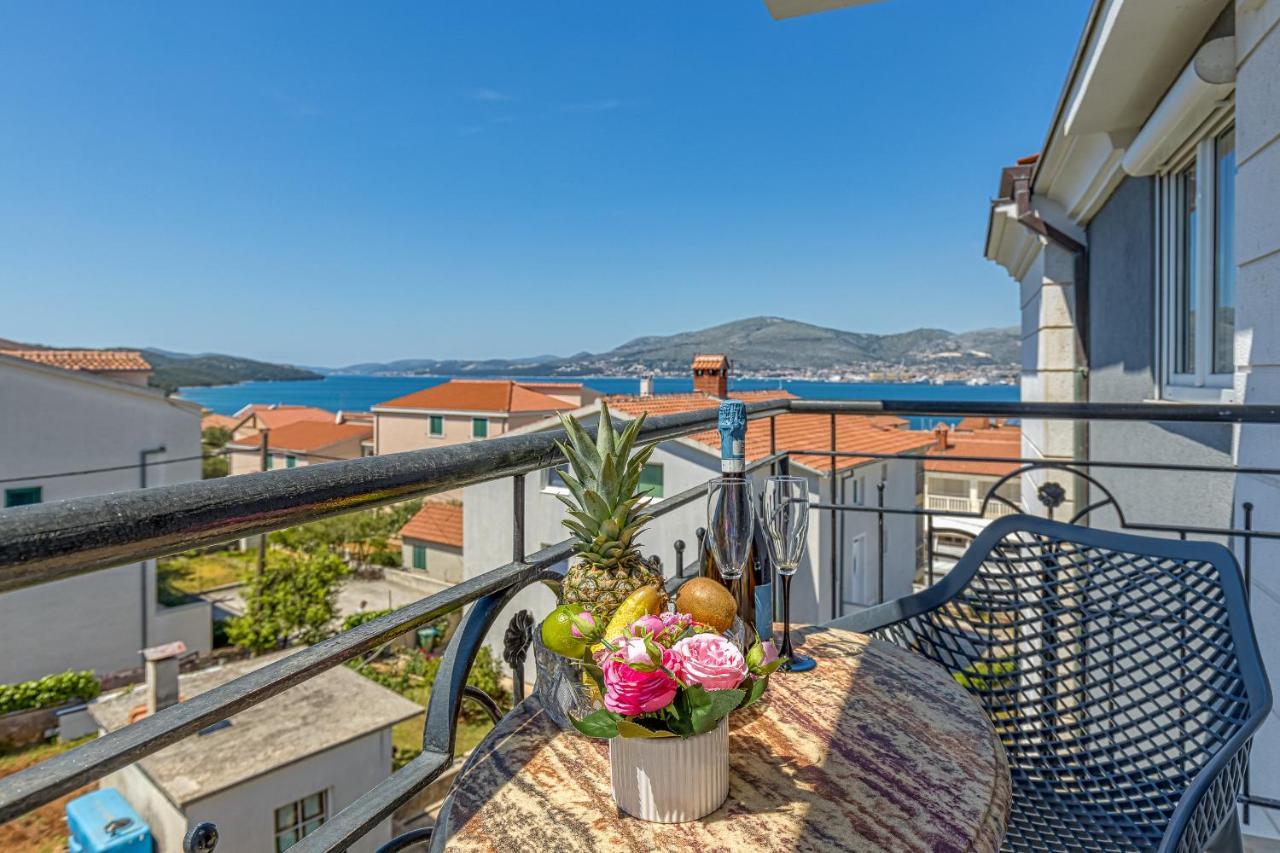 Island Resort Mihaela - Happy Rentals Trogir Dış mekan fotoğraf