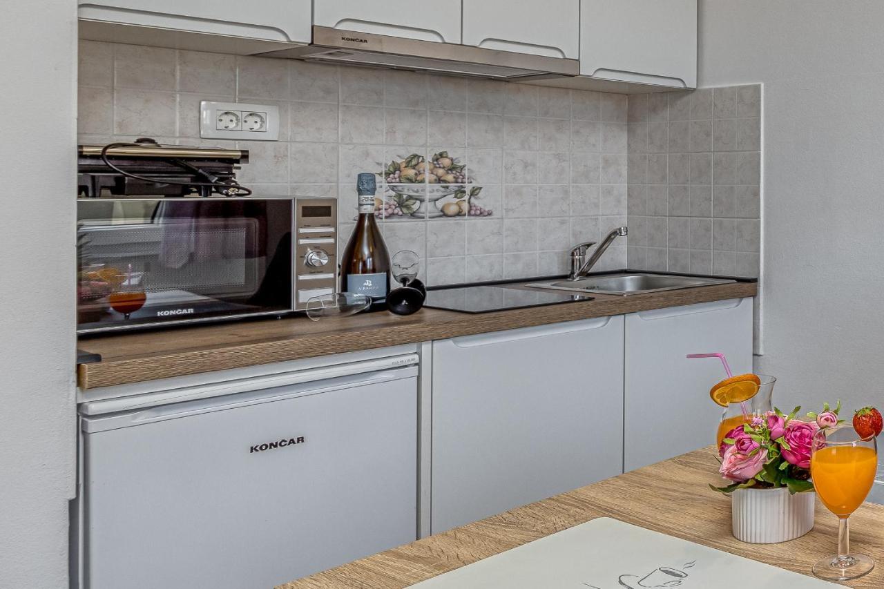 Island Resort Mihaela - Happy Rentals Trogir Dış mekan fotoğraf