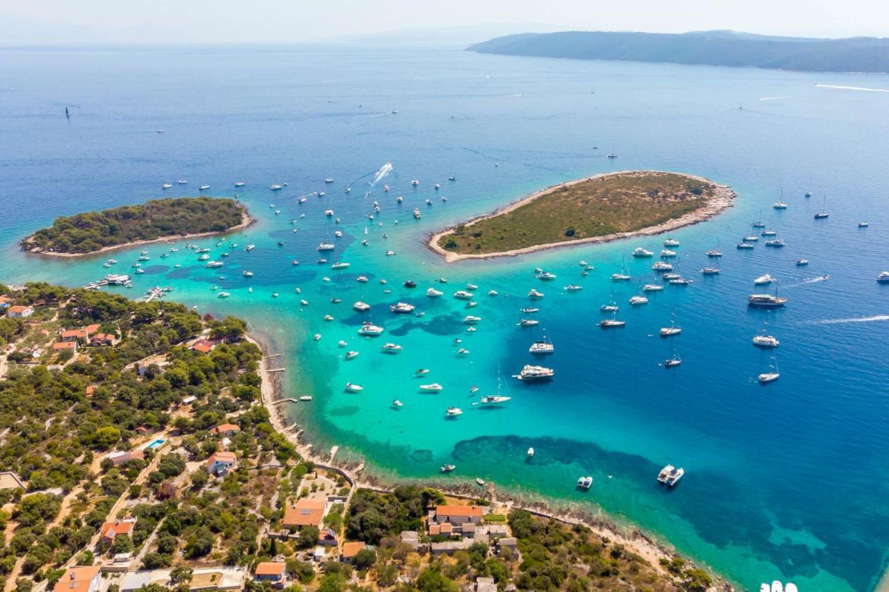 Island Resort Mihaela - Happy Rentals Trogir Dış mekan fotoğraf
