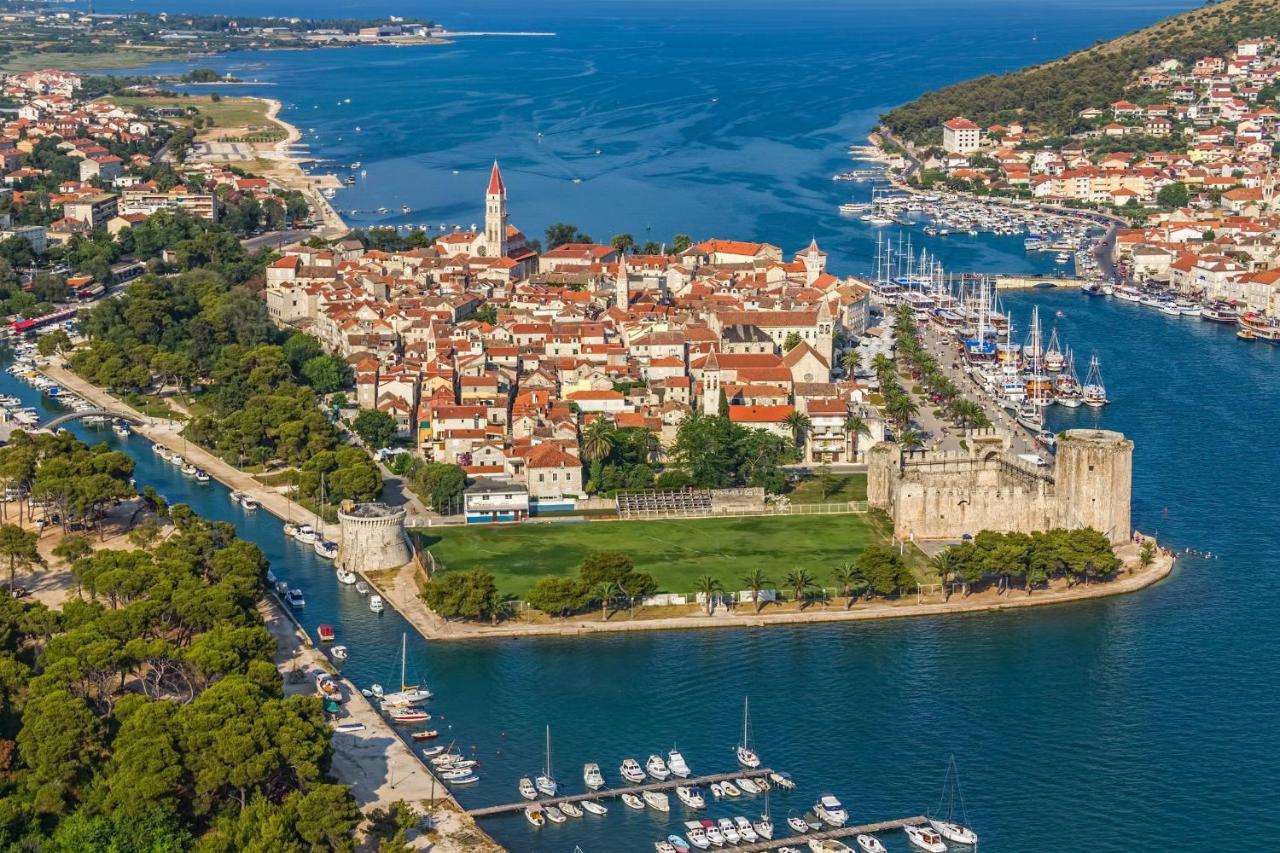 Island Resort Mihaela - Happy Rentals Trogir Dış mekan fotoğraf