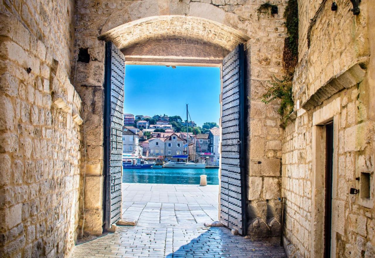 Island Resort Mihaela - Happy Rentals Trogir Dış mekan fotoğraf